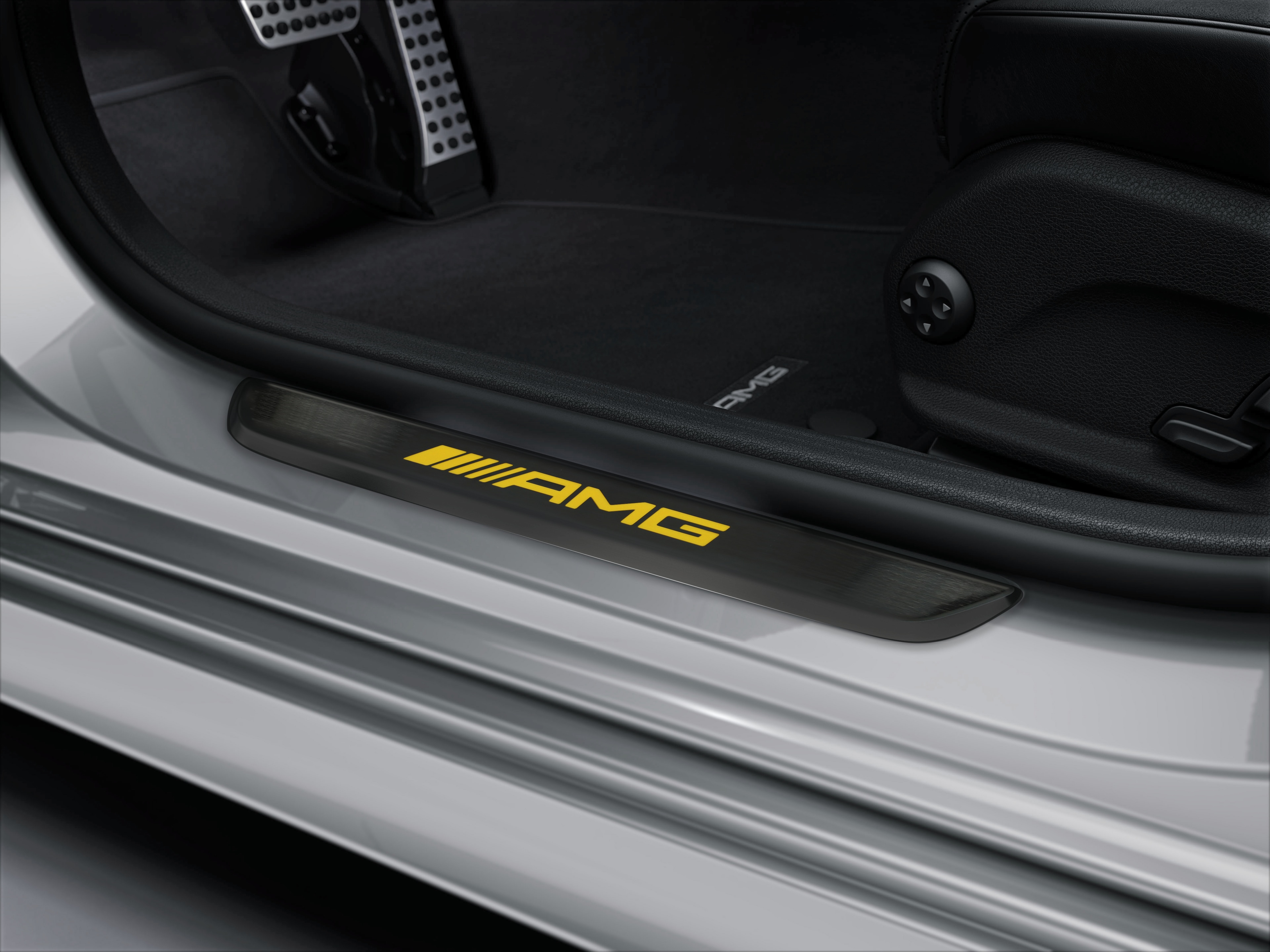 Copertura sostituibile per modanatura di accesso illuminata, AMG, lato anteriore, 2x - acciaio inox, colore nero / giallo