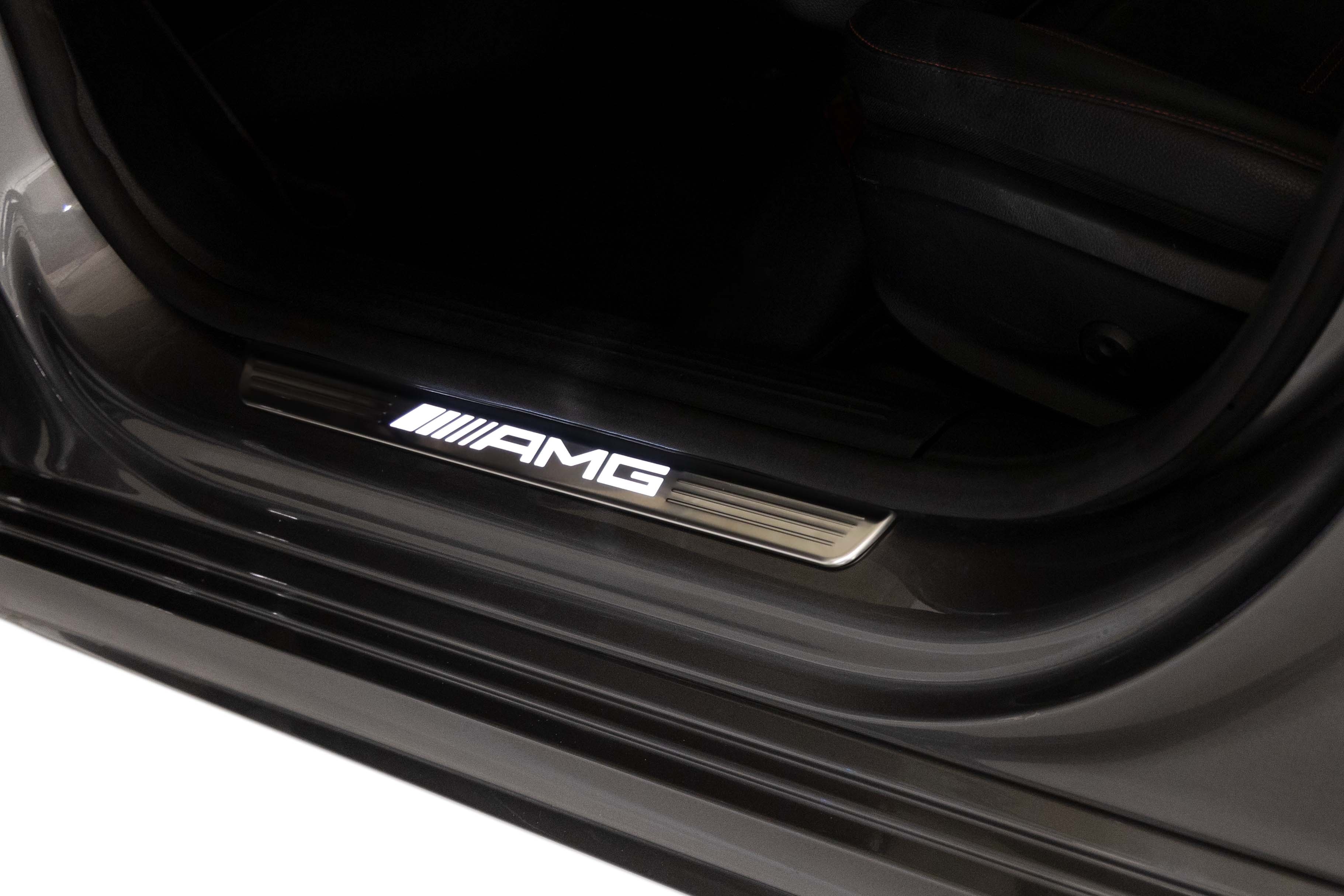 Copertura sostituibile per modanatura di accesso illuminata, AMG, lato anteriore, 2x - acciaio inox, argento / Colore bianco