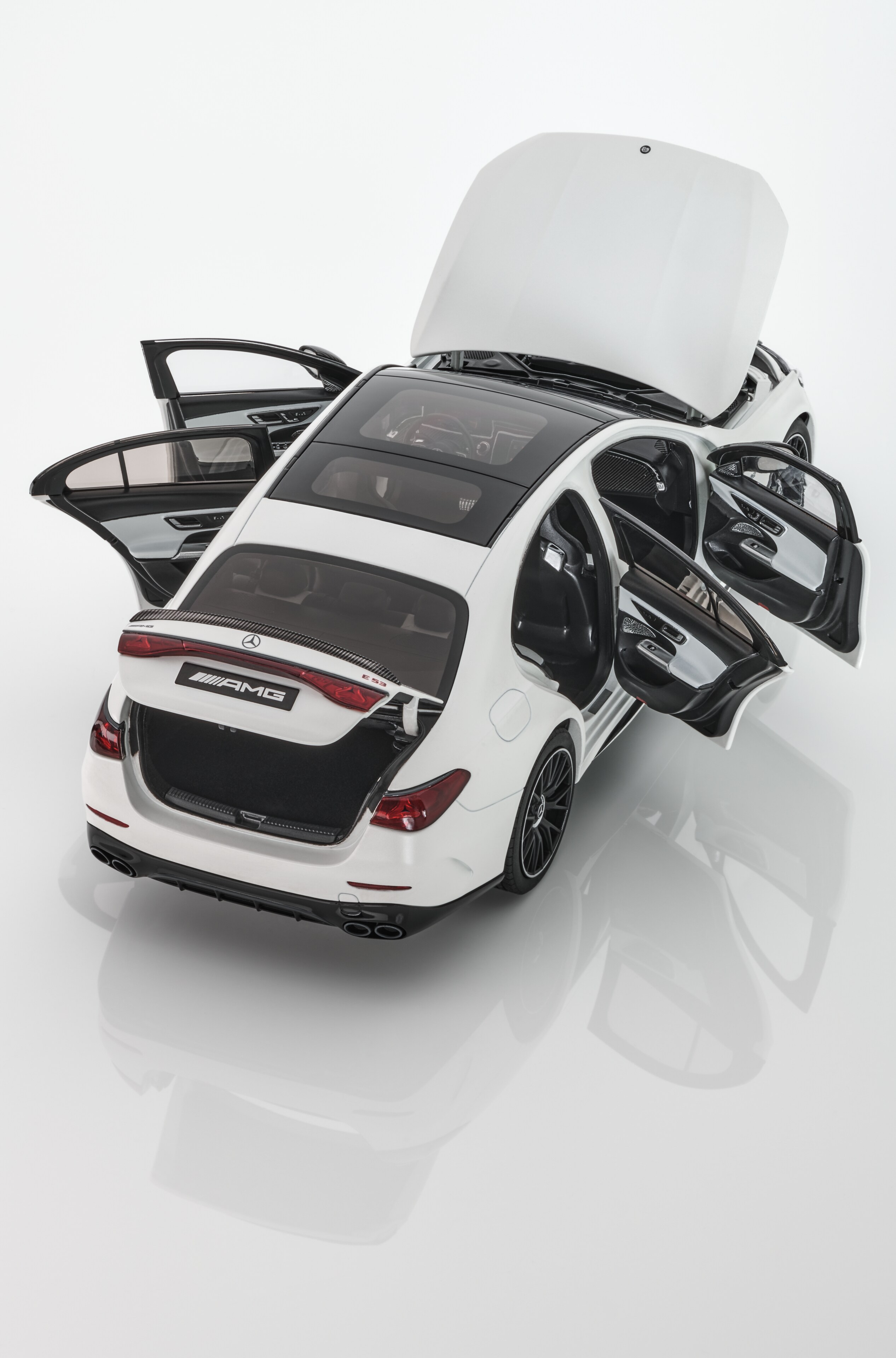 Mercedes-AMG E 53, Hybrid, 4MATIC+, W214 - G manufaktur bianco opalite magno, NZG, 1:18